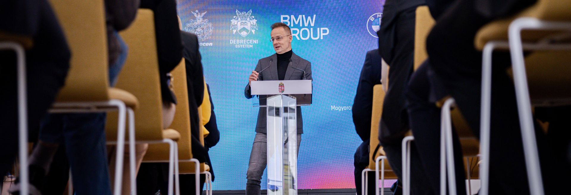 BMW to Establish Business Service Center in Hungary